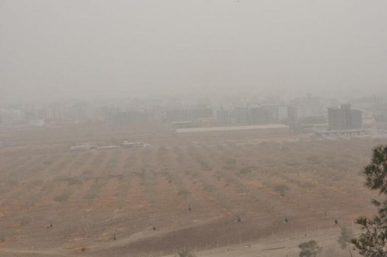 Suriye sınırında toz bulutu