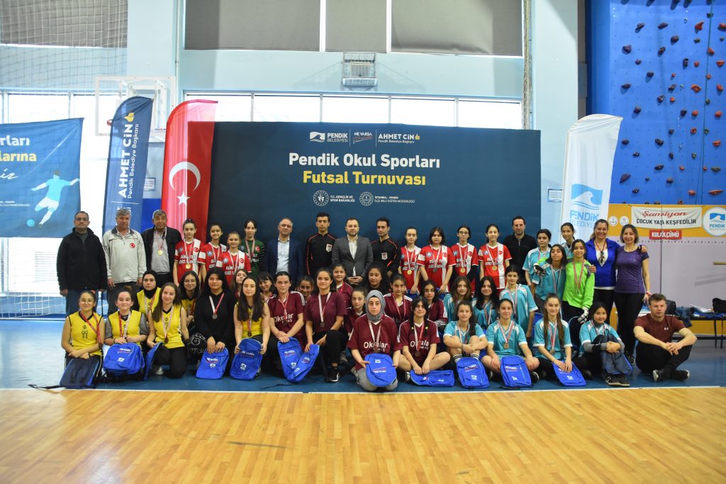 Futsal Turnuva Şampiyonları Madalyalarını Aldı.