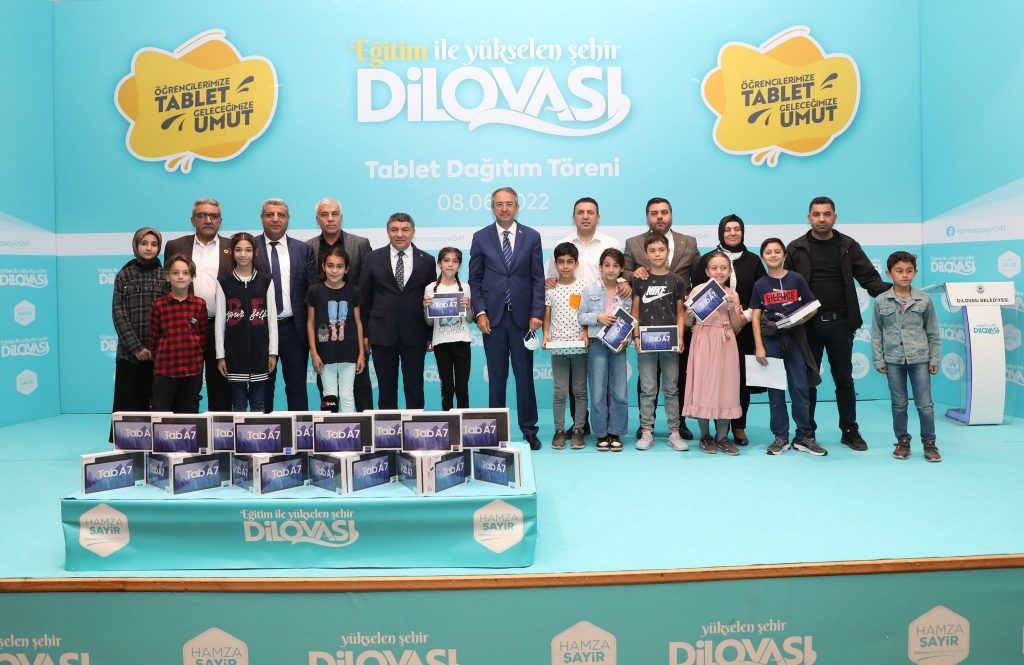 Başkan Şayir’den Dilovalı 5. sınıf öğrencilerine tablet bilgisayar