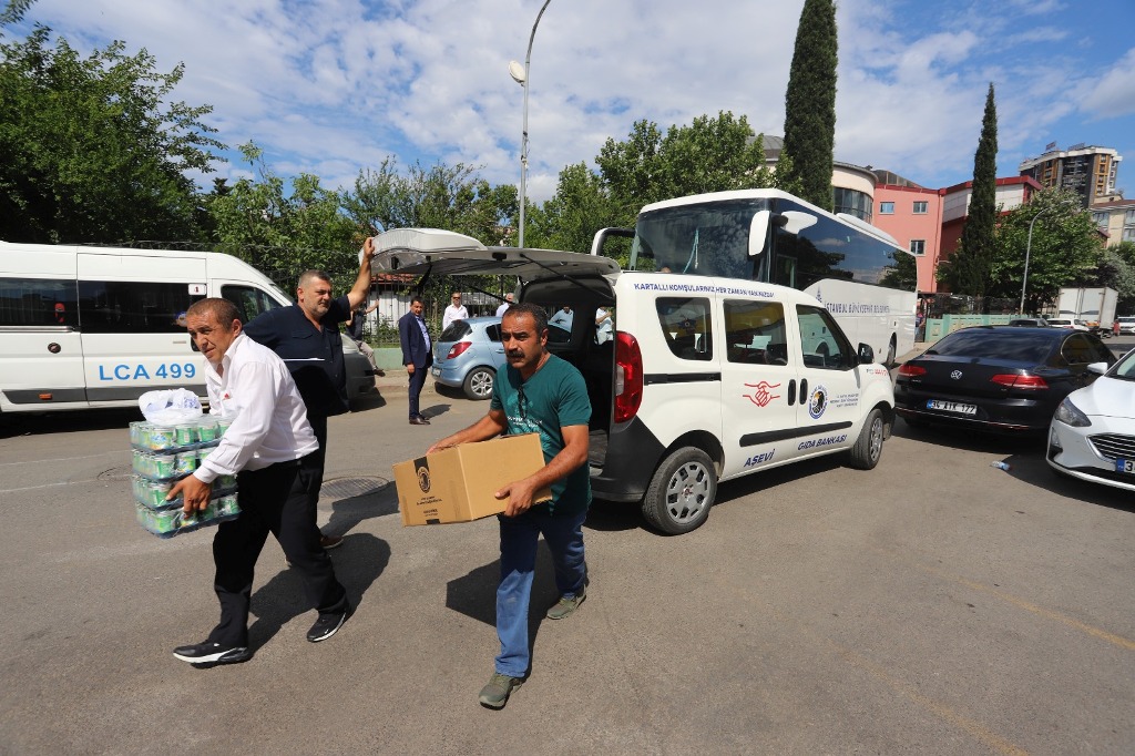 Kartal Belediyesi, Zor Günlerinde Vatandaşların Acısına Ortak Oluyor