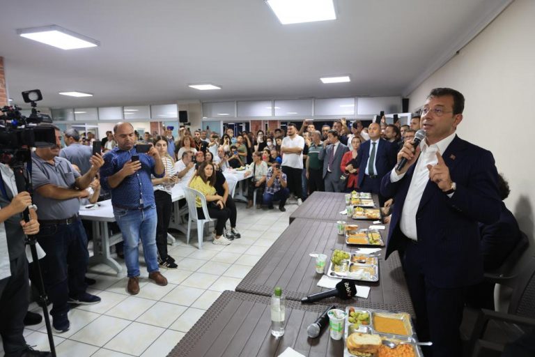 Aşure Gününde Matem Lokmasına Ortak Oldu