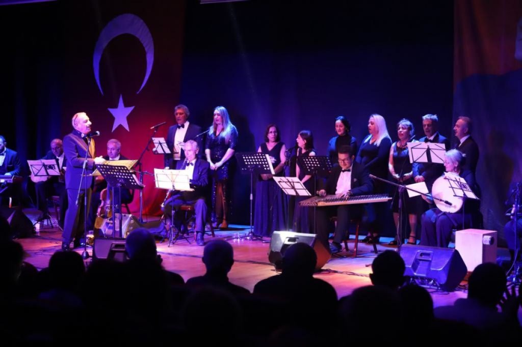 Kartal’da, Ulu Önder Atatürk Sevdiği Şarkılarla Anıldı