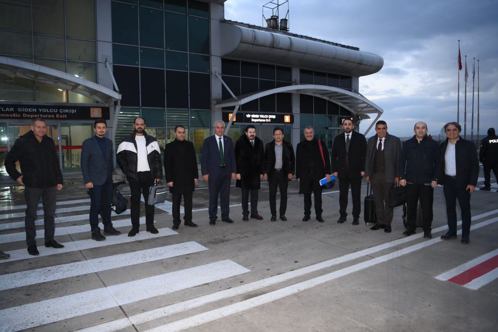 Tuzla Belediye Başkan’ı Şadi Yazıcı, Ağrı Belediye Başkan’ı Savcı Sayan ve Ağrı Valisi Osman Varol’u ziyaret etti