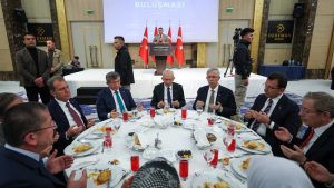 Cumhurbaşkanı Adayı Kılıçdaroğlu, Konya’da İftar Programına Katıldı,  Gençlerle Kahve İçti!