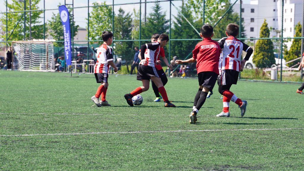 Tuzla’da U-11 Futbol Turnuvası Düzenlendi