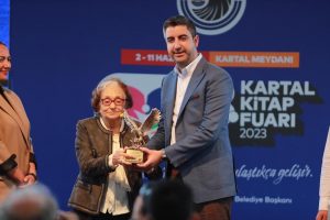 3. Kartal Kitap Fuarı’nda Yazar Gülten Dayıoğlu’na Onur Ödülü