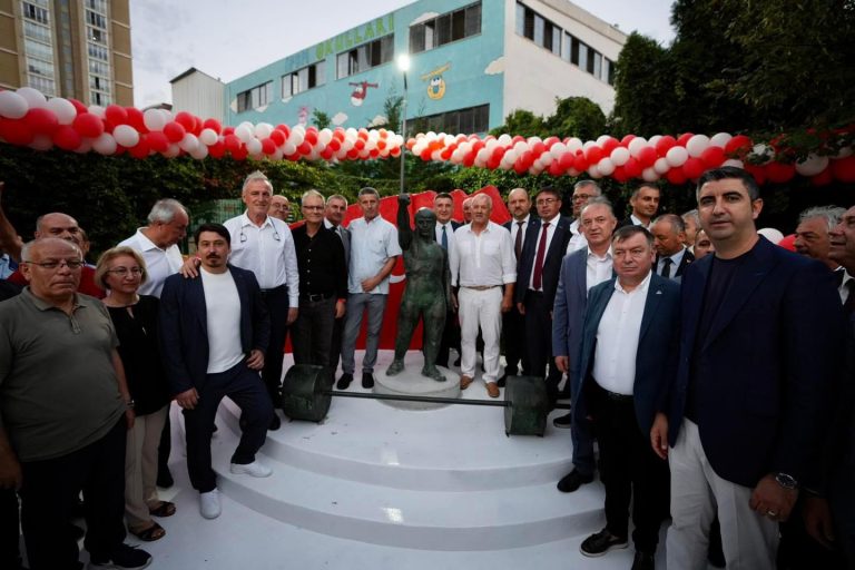 Kartal’da Naim Süleymanoğlu Parkı’nın Açılışı Gerçekleştirildi.