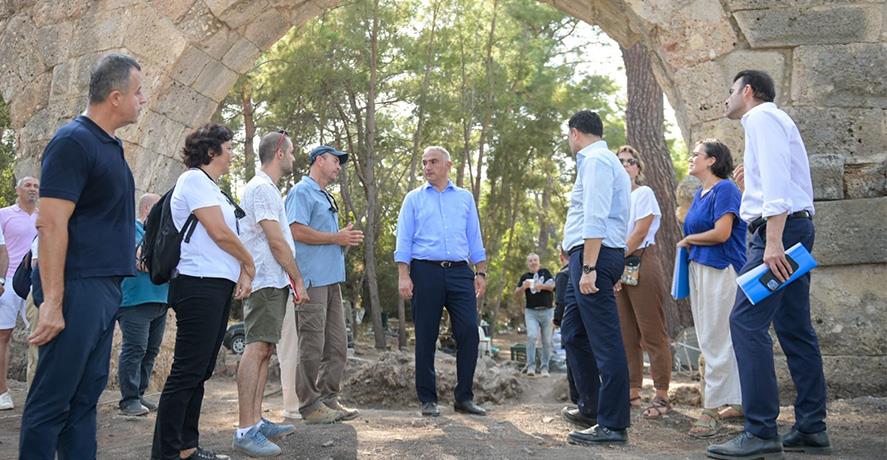 Büyük İskender’in Yürüdüğü 2 Bin Yıllık Cadde Gün Yüzüne Çıkacak!