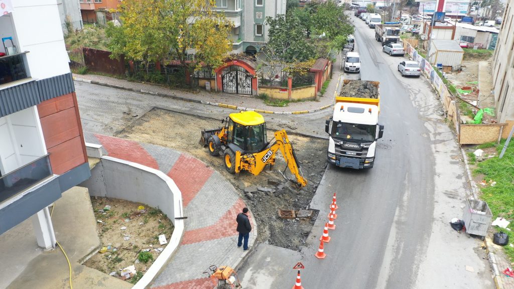 Yol Çalışmaları 10 Mahallede Eş Zamanlı Devam Ediyor