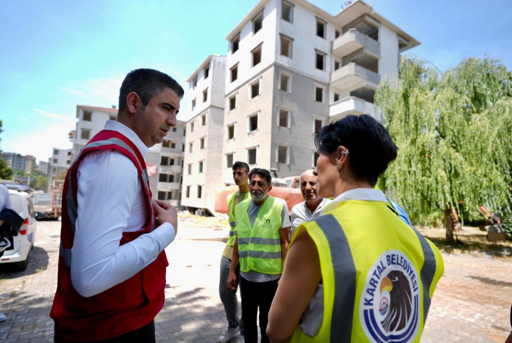 Kartal’da 164 Daireli İlk Işık Sitesi’nin Yıkımı Başladı