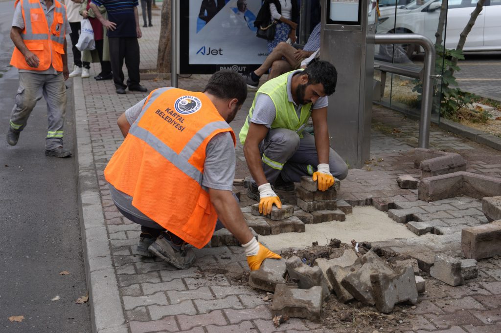 Kartal Belediyesi Ekipleri Uğur Mumcu Mahallesi’nde Çalışmalarını Sürdürüyor