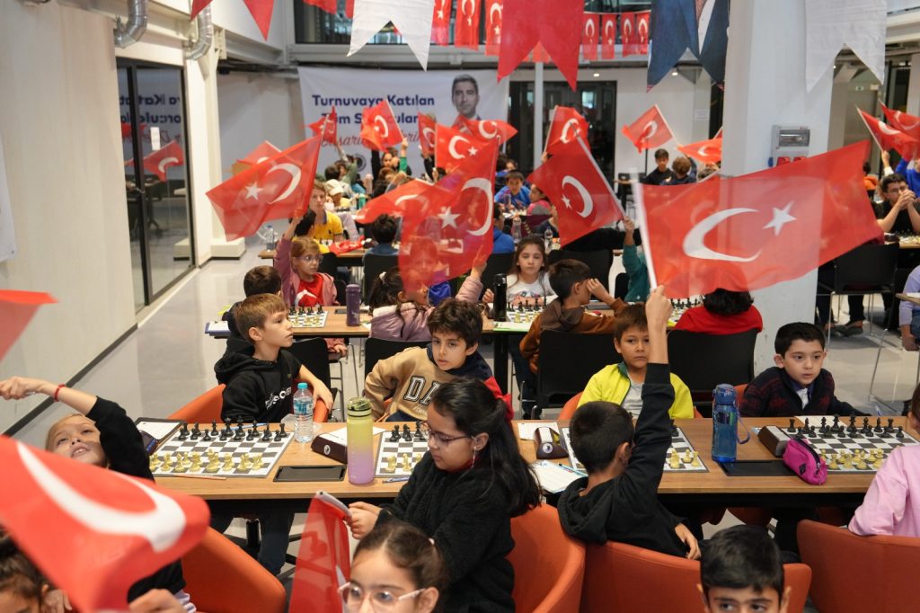 Kartal’da Cumhuriyet Bayramı’na Özel Satranç Turnuvası Heyecanı Yaşandı