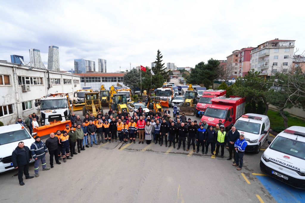 Kartal Belediyesi Kar Nöbetinde: 347 Personel ve 74 Araç Görev Başında