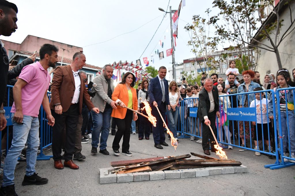 Beylikdüzü Halkı Baharı Hıdırellez Şenliği ile Karşıladı