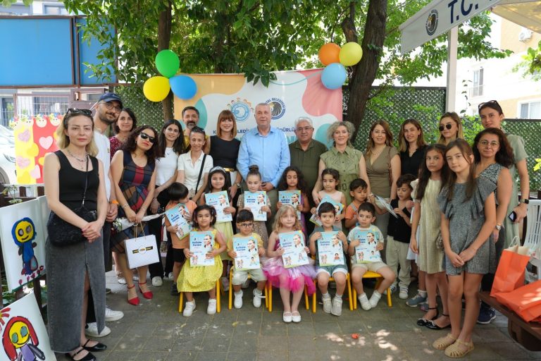 Kartal Belediyesi Kreşlerinde Karne Sevinci