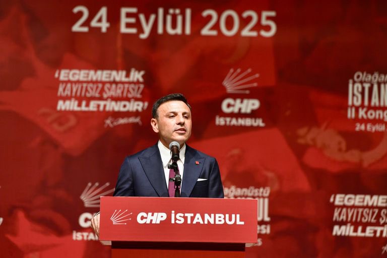 Mahkeme “Durun” Dedi, YSK “Devam” Etti: CHP İstanbul’da Sandık Konuştu, Özgür Çelik Yeniden Başkan!