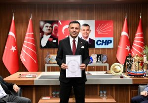 CHP İstanbul İl Başkanlığına Yeniden Seçilen Özgür Çelik, Mazbatasını Teslim Aldı