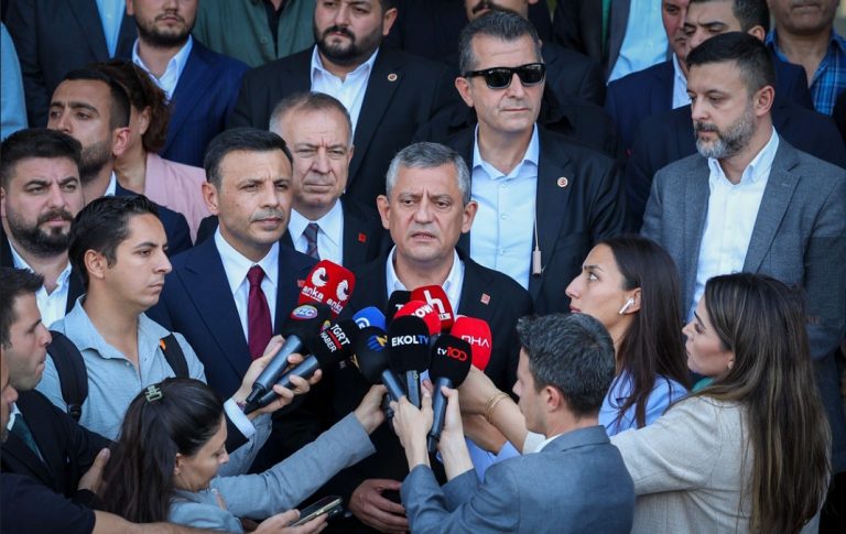 CHP Genel Başkanı Özgür Özel: “Özgür Çelik’e Baş Eğdiremedikleri İçin Kendisini Siyasetten Men Etmeye Çalışıyorlar”