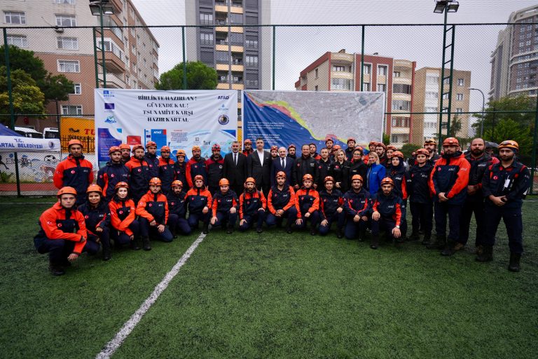 Başkan Gökhan Yüksel, Öğrencilerle Birlikte Tsunami Tatbikatına Katıldı