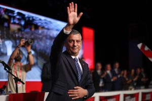 Özgür Özel, CHP 22. Olağanüstü Kurultayı’nda Yeniden Genel Başkan Seçildi
