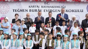 Kartal Belediyesi Yöneticileri Öğrencilerin İlk Ders Zili Heyecanına Ortak Oldu