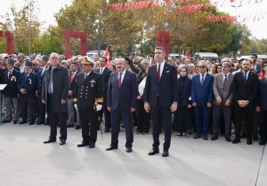 Kartal’da Cumhuriyet’in 102. Yılı, Atatürk Anıtı’nda Düzenlenen Resmî Törenle Başladı
