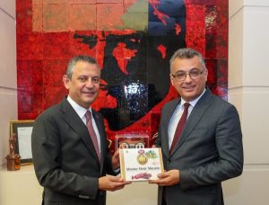 CHP Genel Başkanı Özel’den, KKTC Cumhurbaşkanı Erhürman’a Tebrik Telefonu