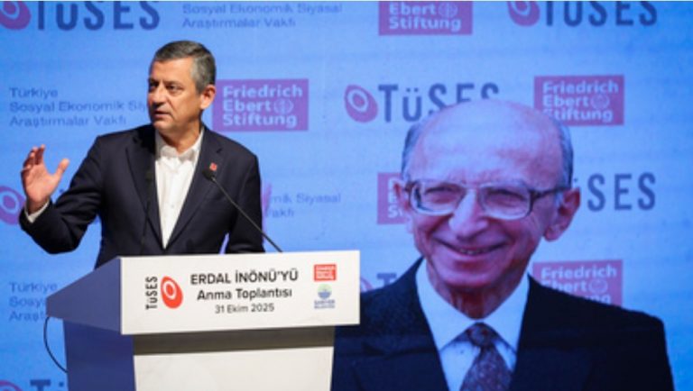 CHP Lideri Özgür Özel: “Erdal İnönü, Derin Bir Zekâyı Büyük Bir Ustalıkla Siyasi Söylemlerin İçine Dahil Edebilen Biriydi”