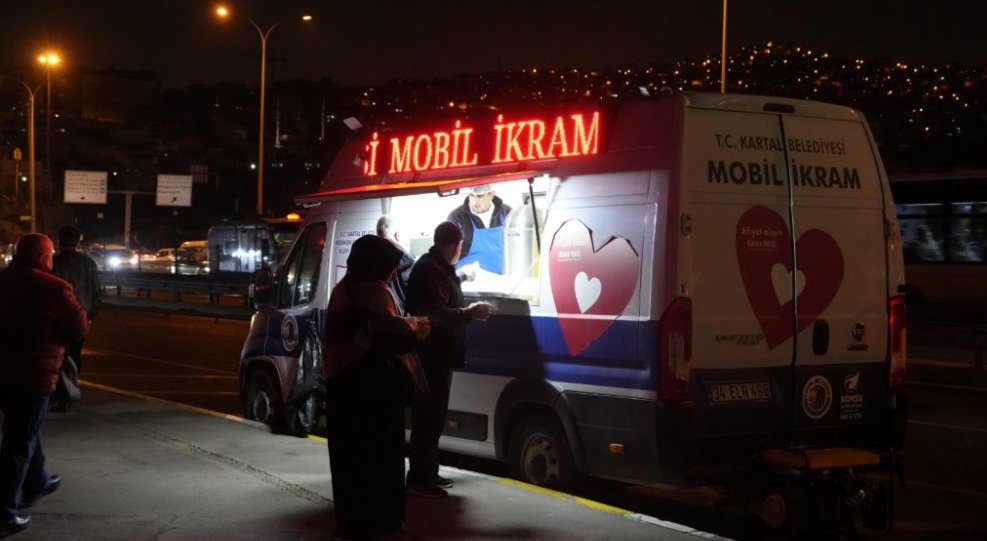 Kartal Belediyesi’nden Vatandaşlara Sıcak Çorba İkramı