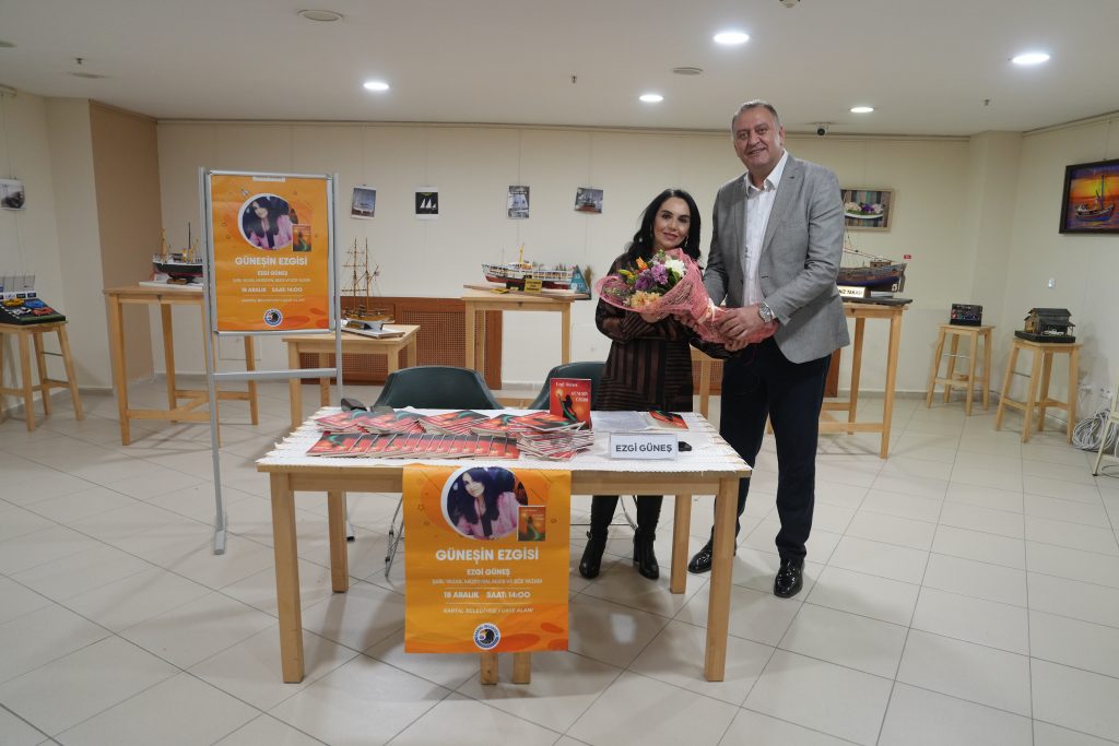 Şair Ezgi Güneş’in “Güneşin Ezgisi” Kitabı Kartal’da Okurlarıyla Buluştu