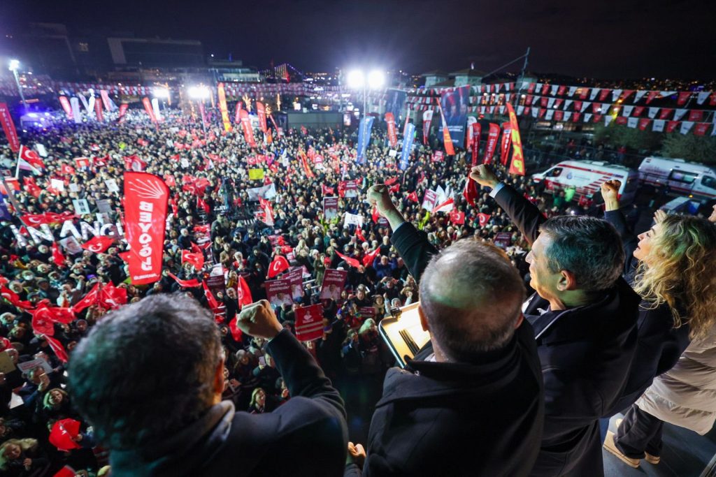 Beşiktaş Meydanı Doldu, CHP Hakaret Davasını Duyurdu