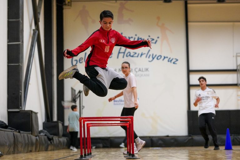 Gençlere Spor Akademileri Yolunda Ücretsiz Destek