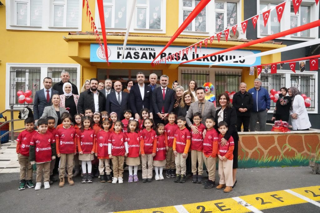 Kartal’da Öğrencilerin Karne Sevincine Protokol Eşlik Etti