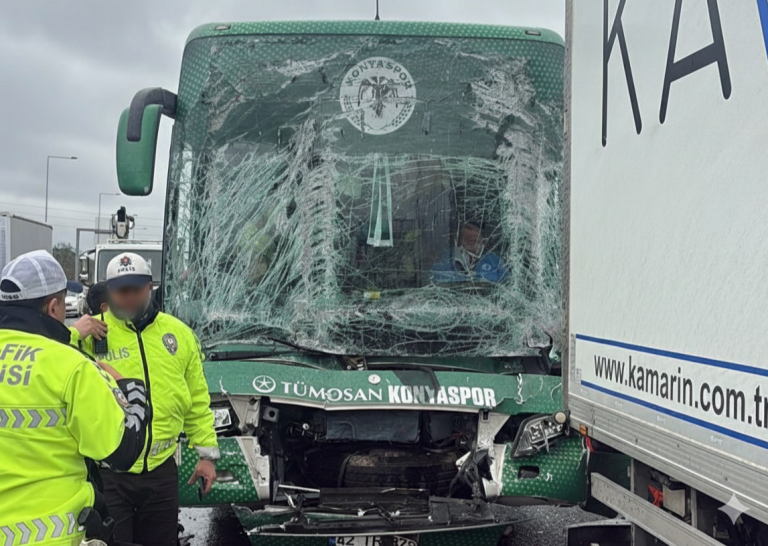 Konyaspor U19 Takımını Taşıyan Otobüs İstanbul’da Kaza Yaptı: 3 Yaralı