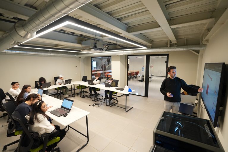 Maker Atölyeleri Kartallı Öğrencileri Bilim ve Teknolojiyle Buluşturuyor