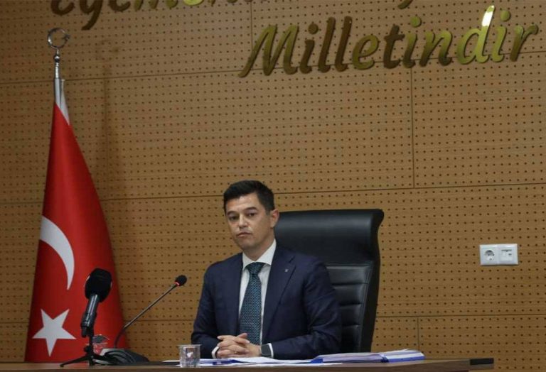 Marmaris Belediyesi’ne Gece Operasyonu: 3 Gözaltı, Başkan Ünlü’den “Münferit” Vurgusu