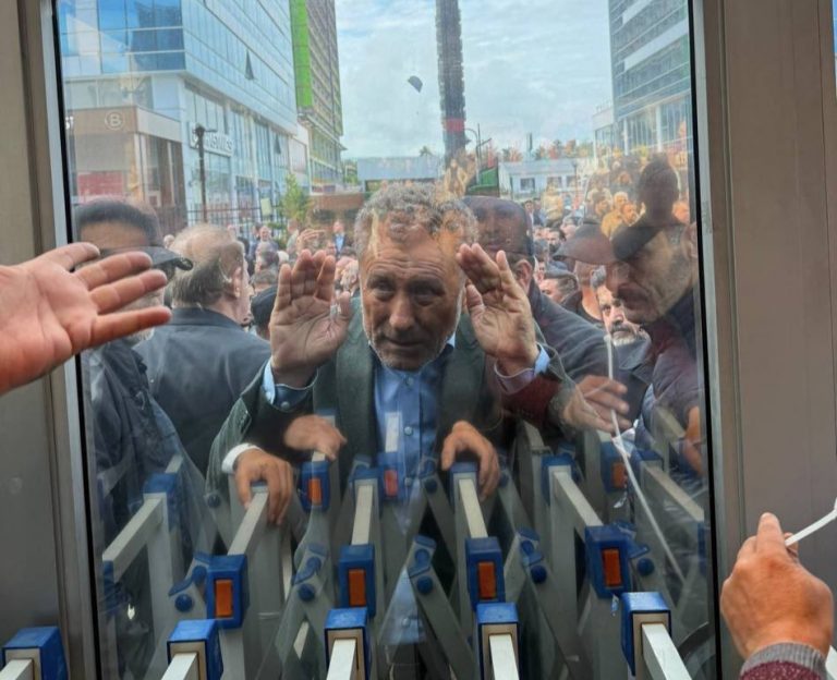 Halkevleri’nde Şok Karar: CHP’li Orhan Sarıbal İhraç Edildi