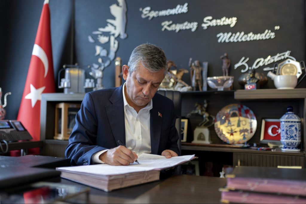 CHP’de Tarihi Ayrılık: Özgür Özel, 91 Milletvekiliyle Yeni Parti’yi Kurdu