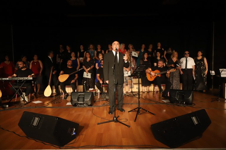 Kartal Belediyesi Türk Halk Müziği Korosu sezona solo konserle veda etti