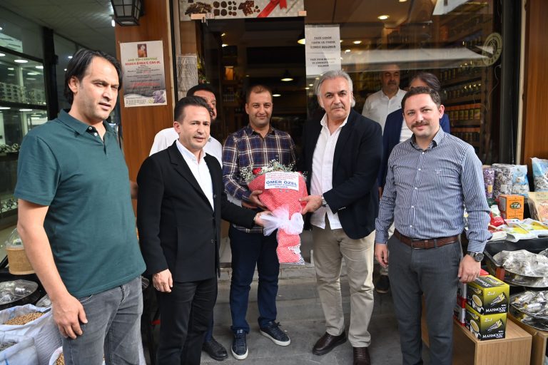 Başkan Yazıcı, Nusaybin’de Çiçeklerle Karşılandı.