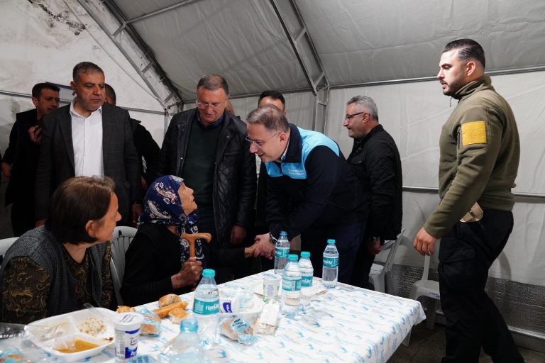 Çalık, İlk İftarı Hatay’daki Depremzedelerle Birlikte Yaptı