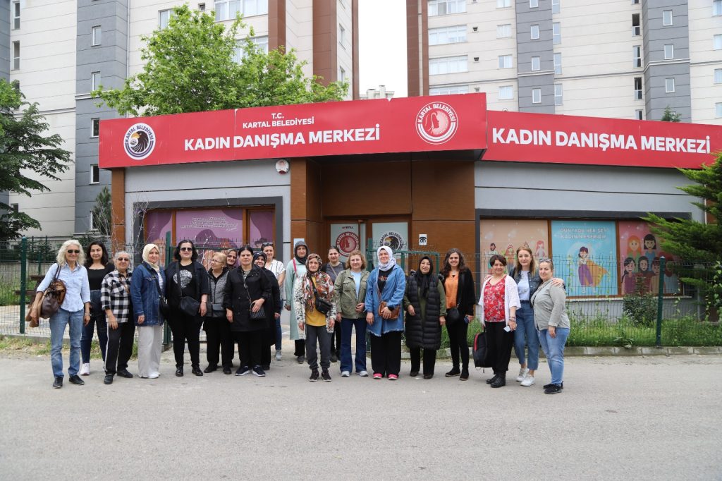 Belediyenin Faaliyetleri Kartallı Kadınlara Gezi Turlarıyla Tanıtılıyor