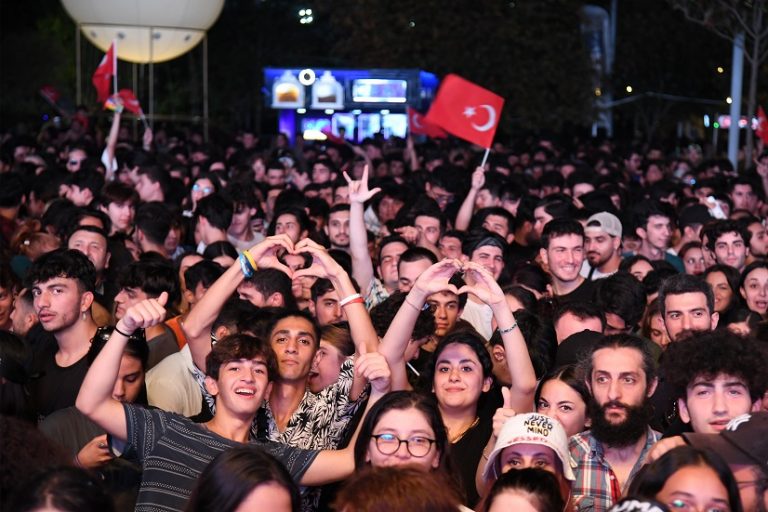 Kadıköy Zafer Coşkusuna Hazır