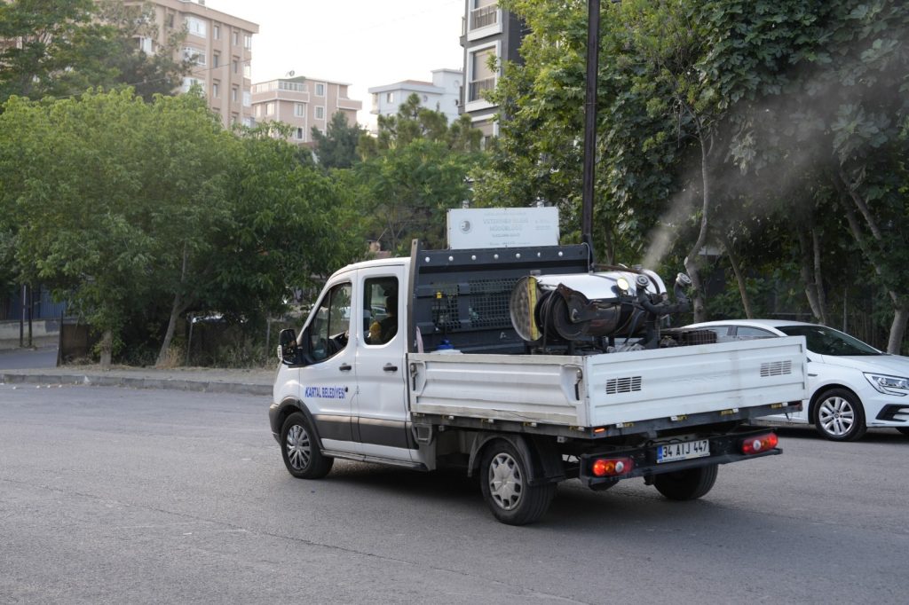 Kartal Belediyesi, İlçede Uçkun ve Larva ile Mücadele Kapsamında İlaçlama Çalışmalarına Başladı