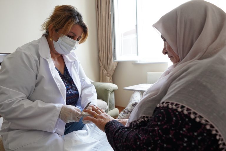 Beylikdüzü’nde “Evde Özel Bakım”Hizmeti Uzman Ekiplerce Gerçekleştiriliyor..