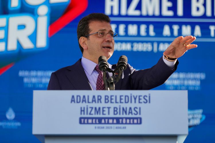 Adalar’da Yeni Dönem: Belediye Hizmet Binasının Temeli Atıldı