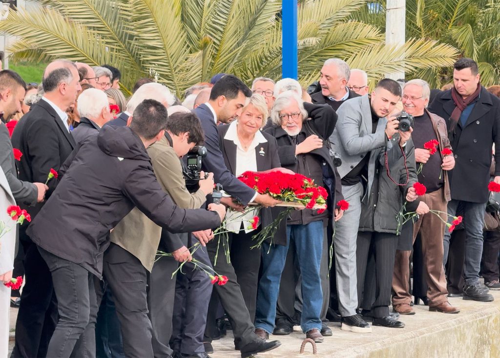 Cumhuriyetin Yapı Taşlarından: Mübadelenin 102. Yılında Tuzla’da Denize Karanfiller Bırakıldı