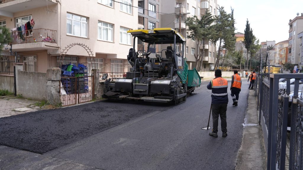 Kartal’da Mahalle Bazlı Asfalt Serim Çalışmaları Devam Ediyor