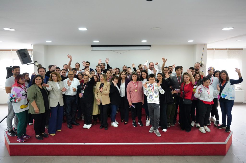 Beylikdüzü’nün Özel Sporcuları Masa Tenisinde Ter Döktü