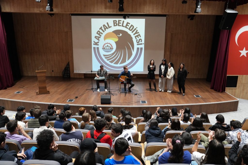 Kartal Belediyesi’nden Öğrencilere ‘LGS Motivasyon Semineri’ ve Müzikli Sürpriz